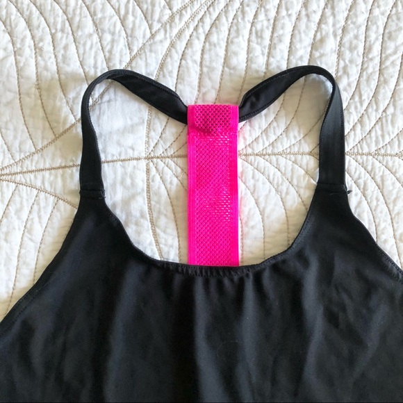 5/$35🍑 FABLETICS Black and Pink Tansy Tank - Picture 4 of 6